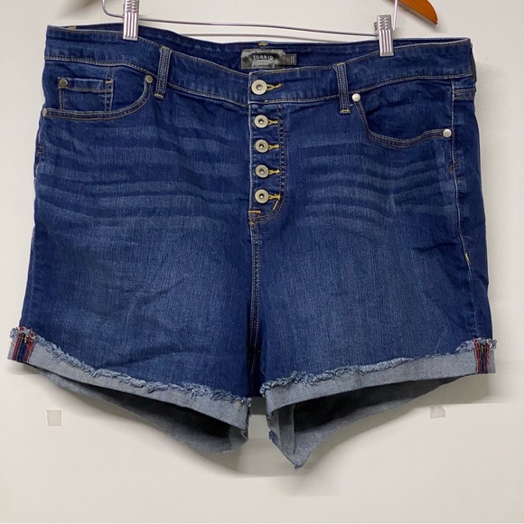 Torrid 5 Inch Vintage Stretch High-Rise Short Button Fly in All That - Picture 3 of 8